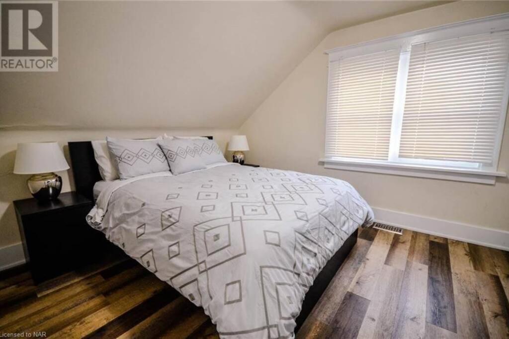 Cozy 3 Bedroom Downtown Cottage With Complimentary Breakfast Delivered Daily To The Rental Niagara-Fälle Exterior foto